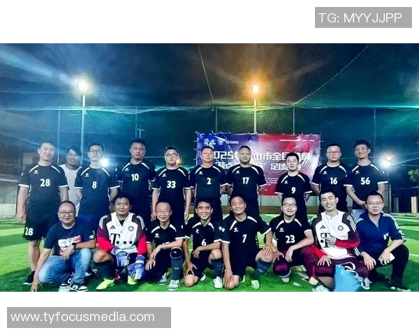 淮南香港足球明星队精彩对决展现足球魅力与团队精神